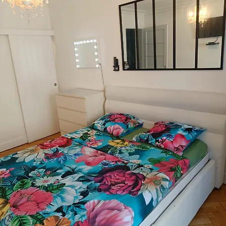 Guest house D'hote Avec Salle De Bain Et Balcon Prive - 3 Mins A Pied De La Gare - Geneve Acces Direct *