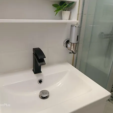 D'hote Avec Salle De Bain Et Balcon Prive - 3 Mins A Pied De La Gare - Geneve Acces Direct Guest house Annemasse
