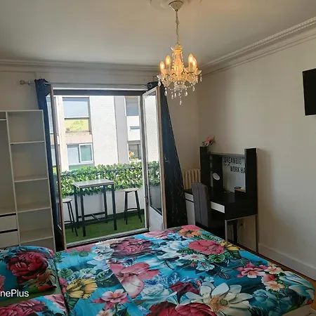 D'hote Avec Salle De Bain Et Balcon Prive - 3 Mins A Pied De La Gare - Geneve Acces Direct Annemasse