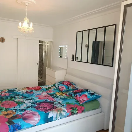 D'hote Avec Salle De Bain Et Balcon Prive - 3 Mins A Pied De La Gare - Geneve Acces Direct *